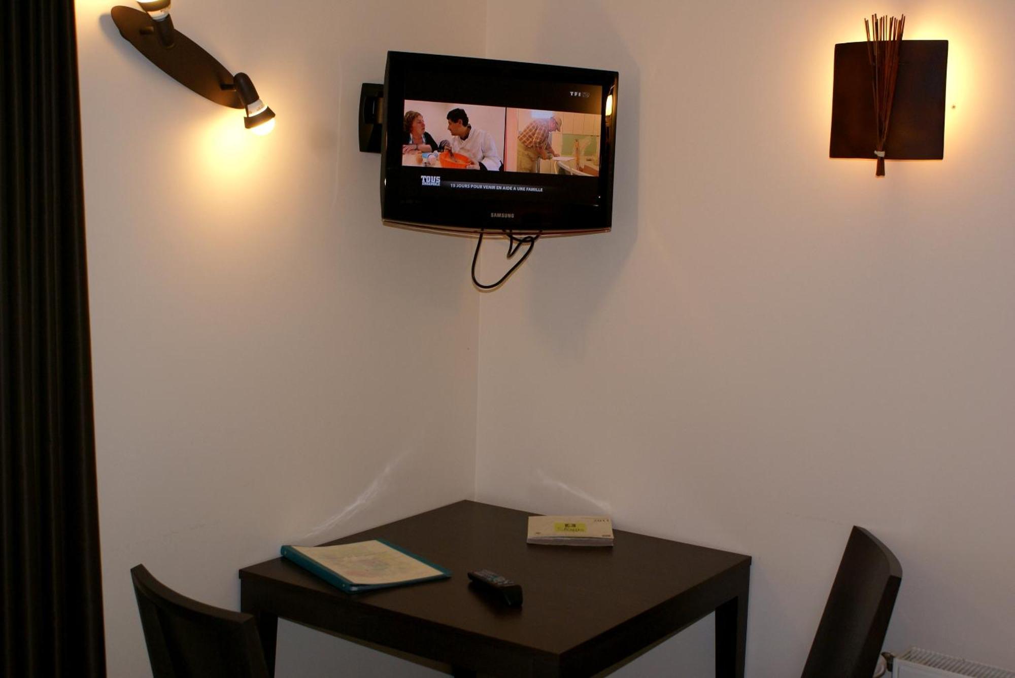 Logis Hostellerie Du Perigord Vert ブラントーム エクステリア 写真