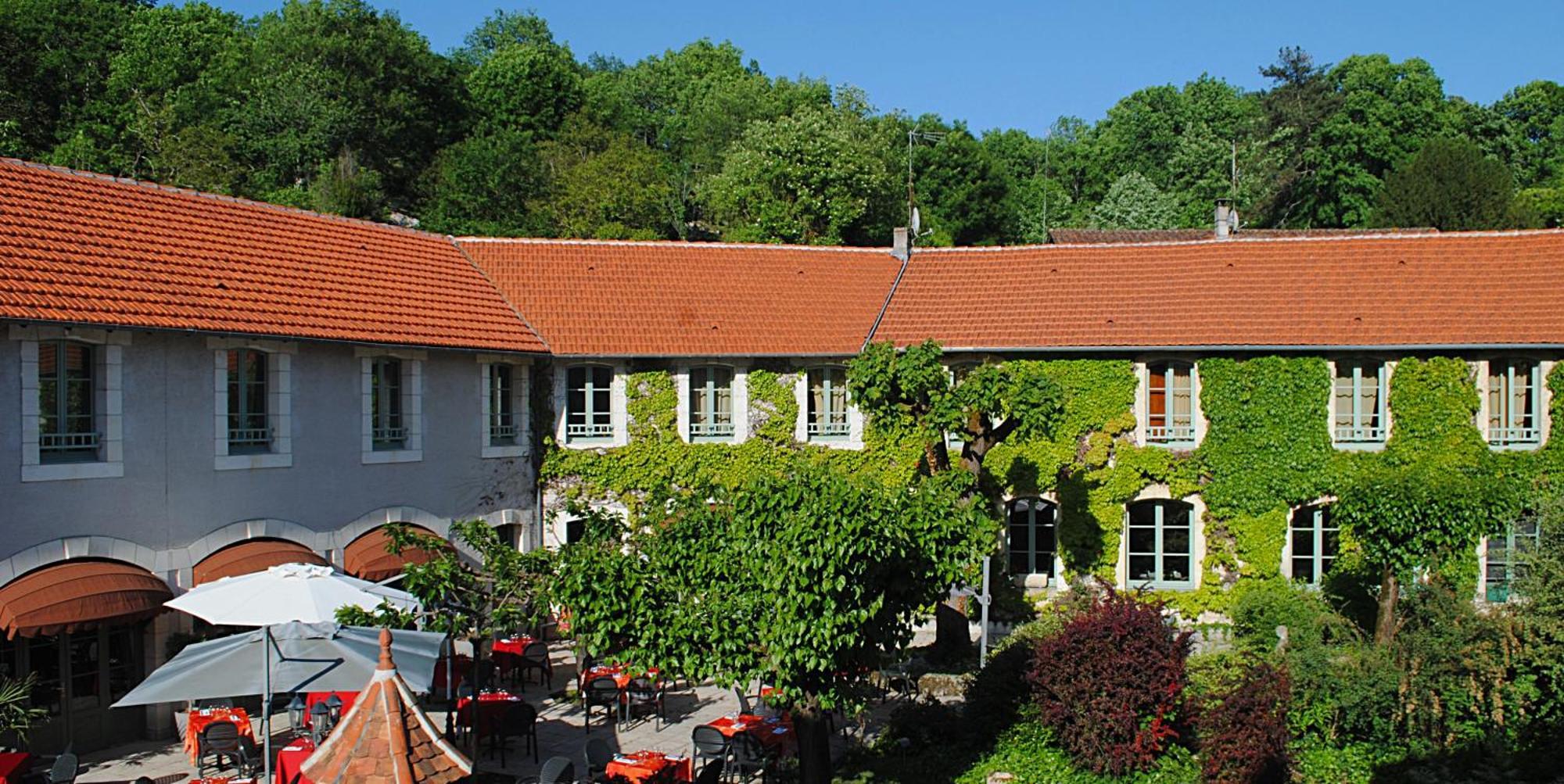 Logis Hostellerie Du Perigord Vert ブラントーム エクステリア 写真