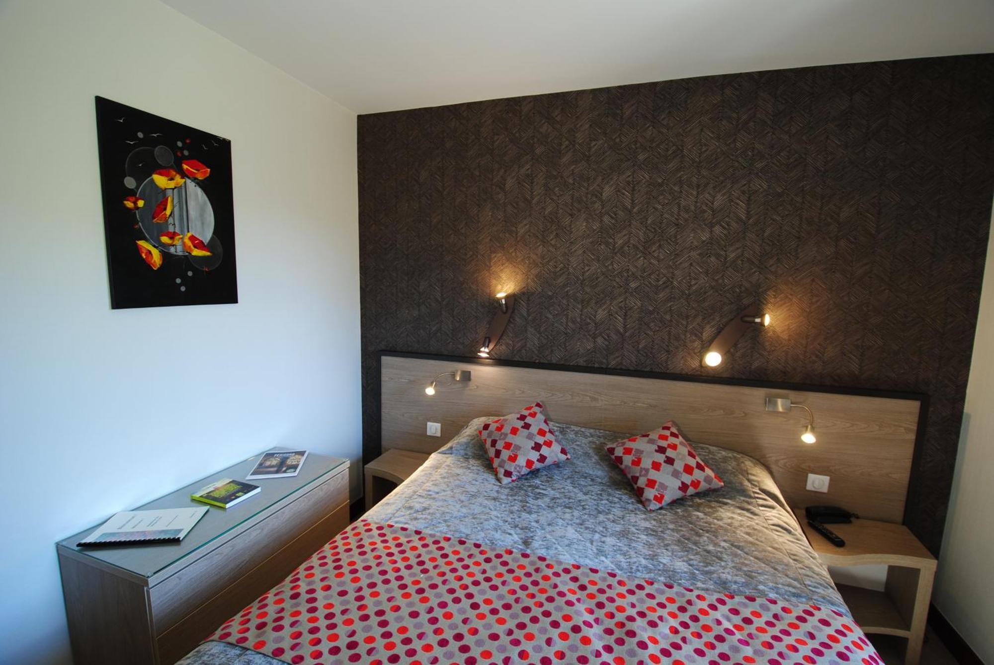 Logis Hostellerie Du Perigord Vert ブラントーム エクステリア 写真