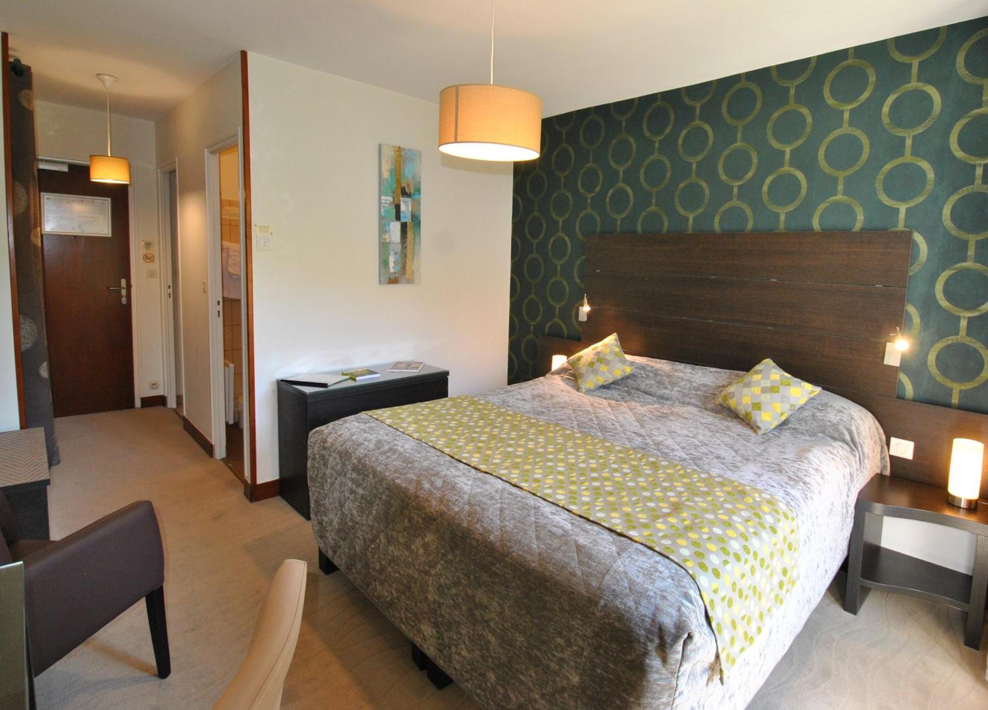 Logis Hostellerie Du Perigord Vert ブラントーム エクステリア 写真