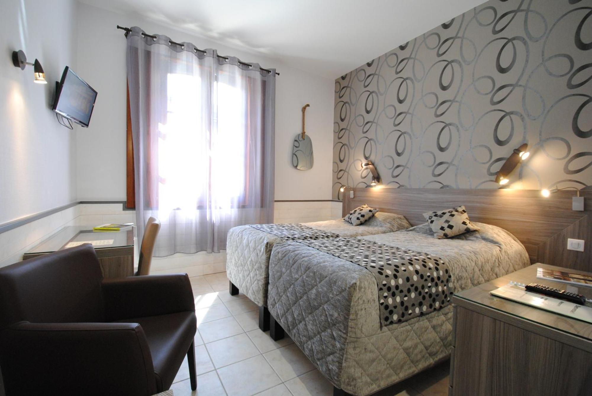 Logis Hostellerie Du Perigord Vert ブラントーム エクステリア 写真