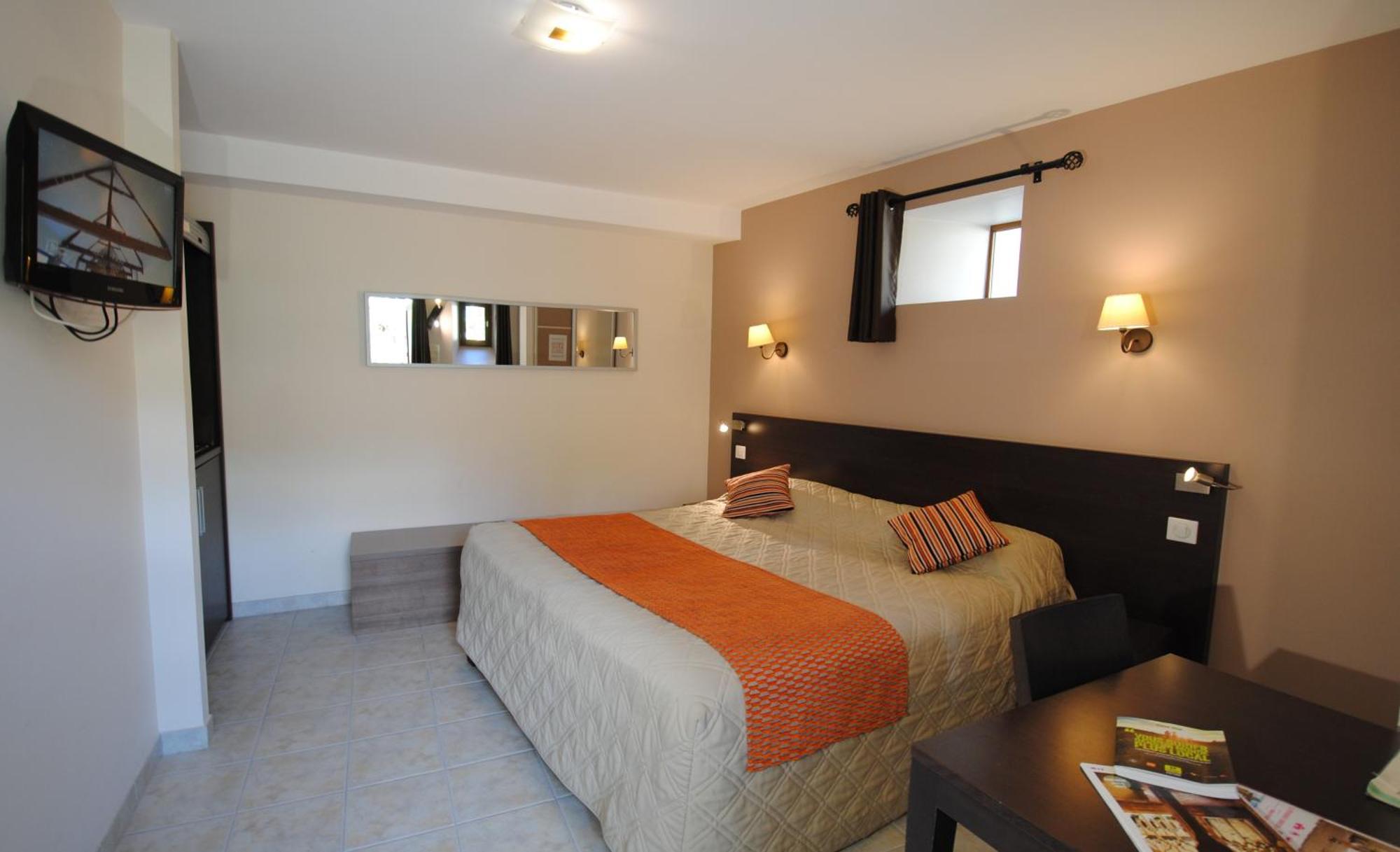 Logis Hostellerie Du Perigord Vert ブラントーム エクステリア 写真