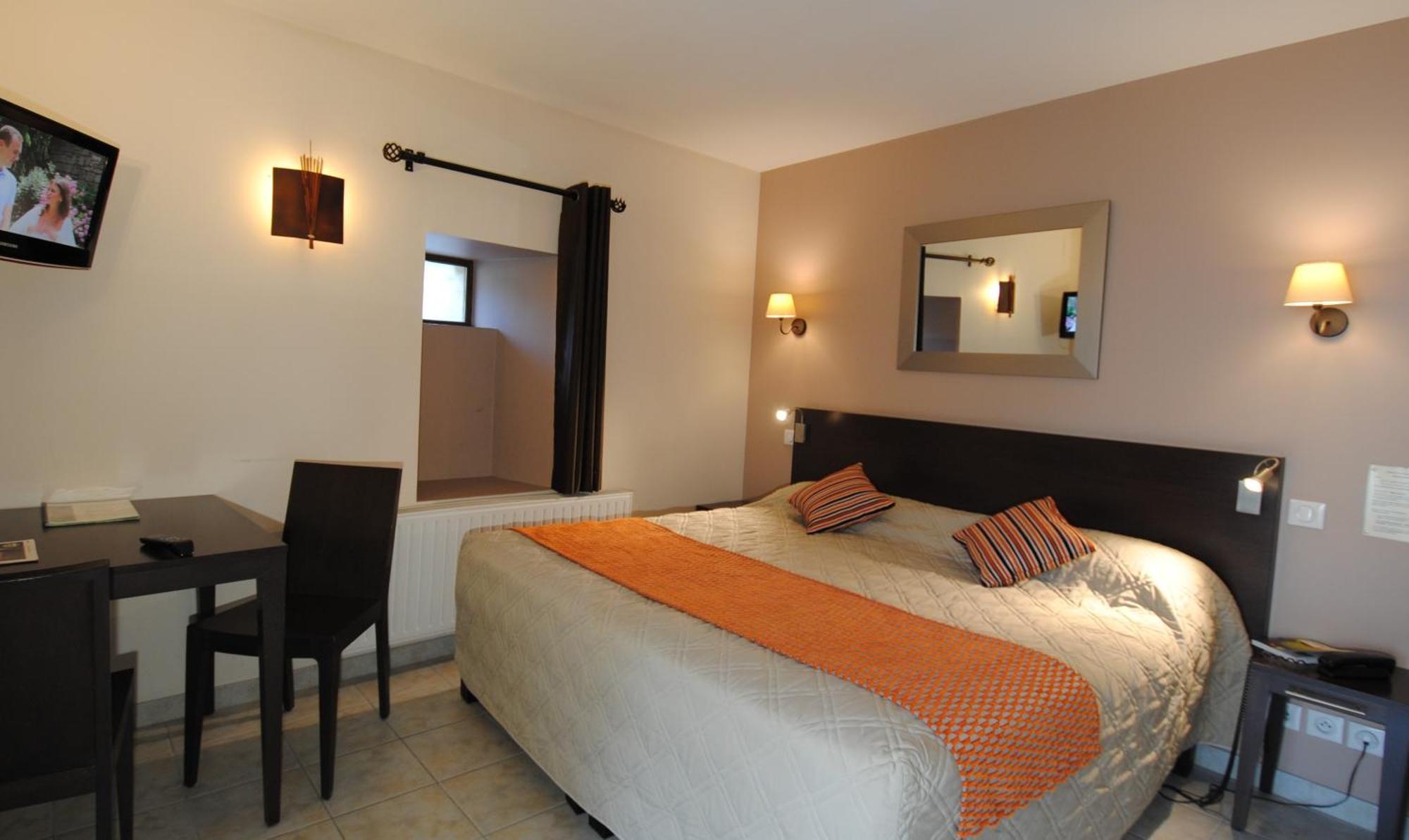 Logis Hostellerie Du Perigord Vert ブラントーム エクステリア 写真