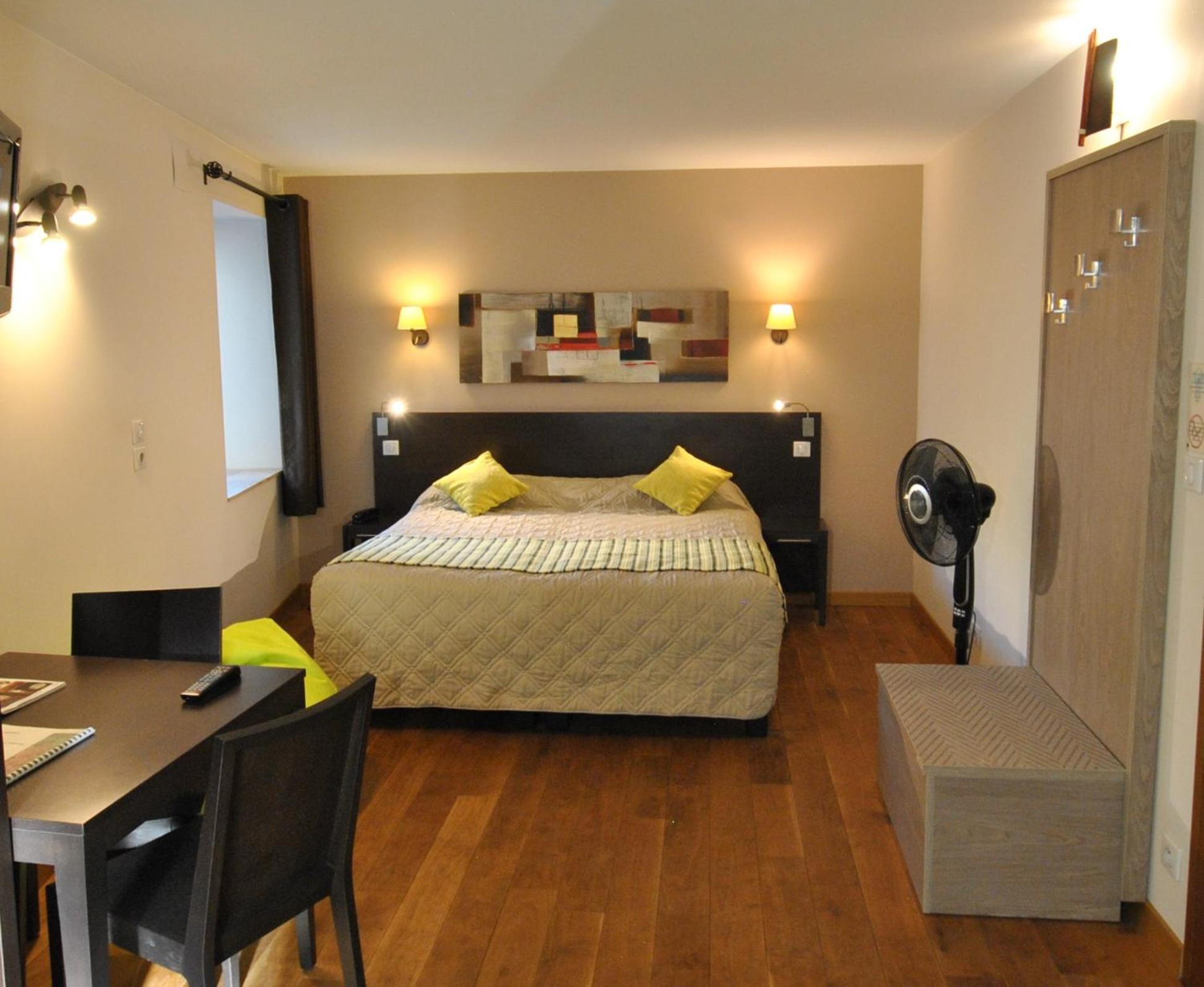 Logis Hostellerie Du Perigord Vert ブラントーム エクステリア 写真