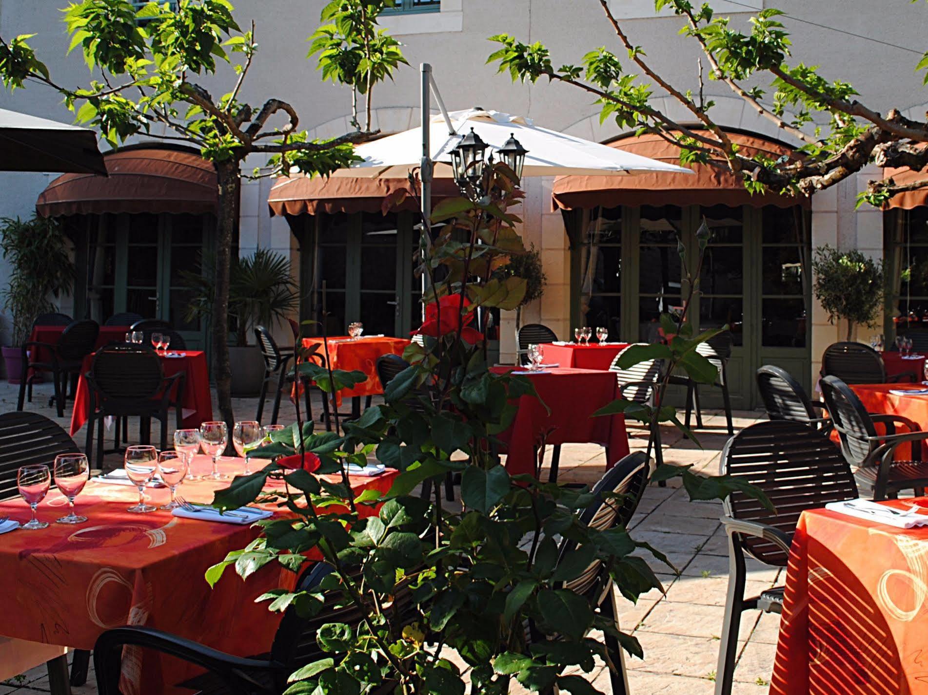 Logis Hostellerie Du Perigord Vert ブラントーム エクステリア 写真