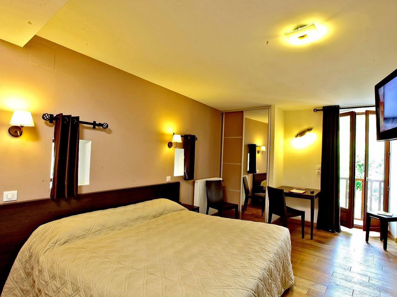 Logis Hostellerie Du Perigord Vert ブラントーム エクステリア 写真