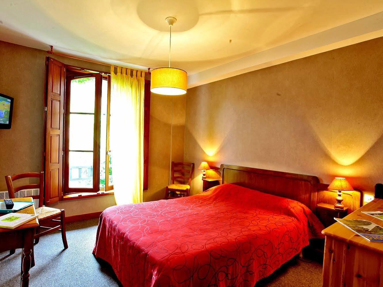 Logis Hostellerie Du Perigord Vert ブラントーム エクステリア 写真